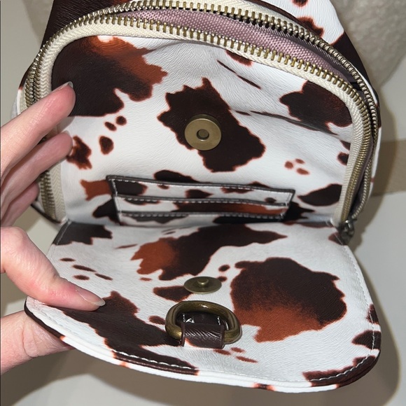 Cow Western Crossbody Bag Purse Brown White Zipper Pockets Adjustable Strap NWOT - Picture 4 of 5
